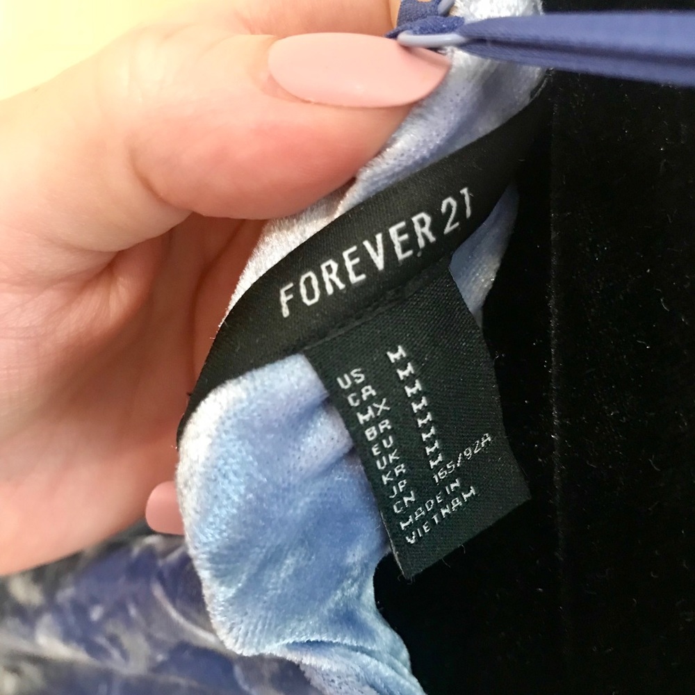 VELVET LUXURY DRESS - Picture 4 of 7